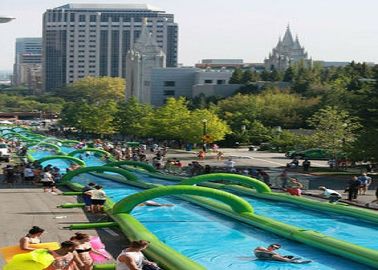 Anuncio publicitario durable del Pvc del tobogán acuático inflable gigante divertido del verde los 300m de largo