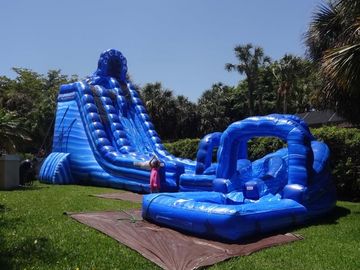 Toboganes acuáticos inflables masivos altos grandes del ciclón los 32ft para el parque de atracciones o el acontecimiento grande