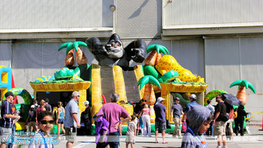 El castillo animoso de los niños combinados inflables de King Kong del gigante con la diapositiva