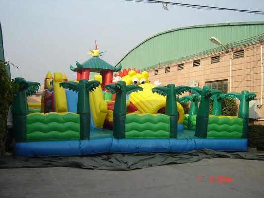 Parque de atracciones inflable portátil del mundo Niños al aire libre personalizados Patio inflable de aire